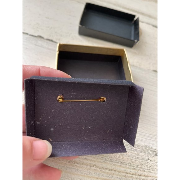 Genuine ruby set in pin with heart and flower NWT - Picture 4 of 4